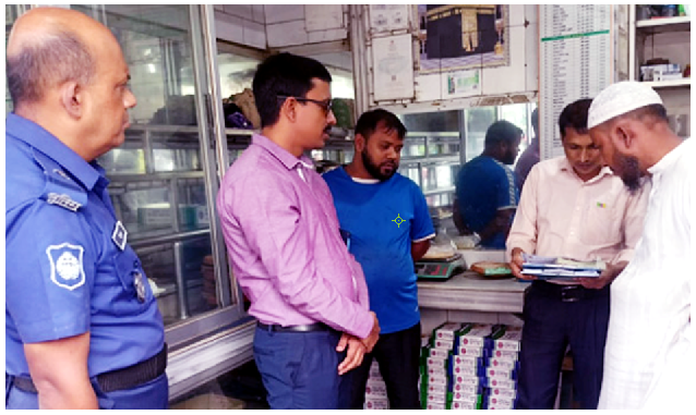 দইয়ে ওজন কম দেওয়ায় ৩ প্রতিষ্ঠানকে ১৮ হাজার টাকা জরিমানা